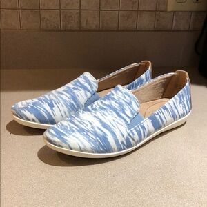 12 W Women's Casual Slip-On Canvas Shoes in Blue and White